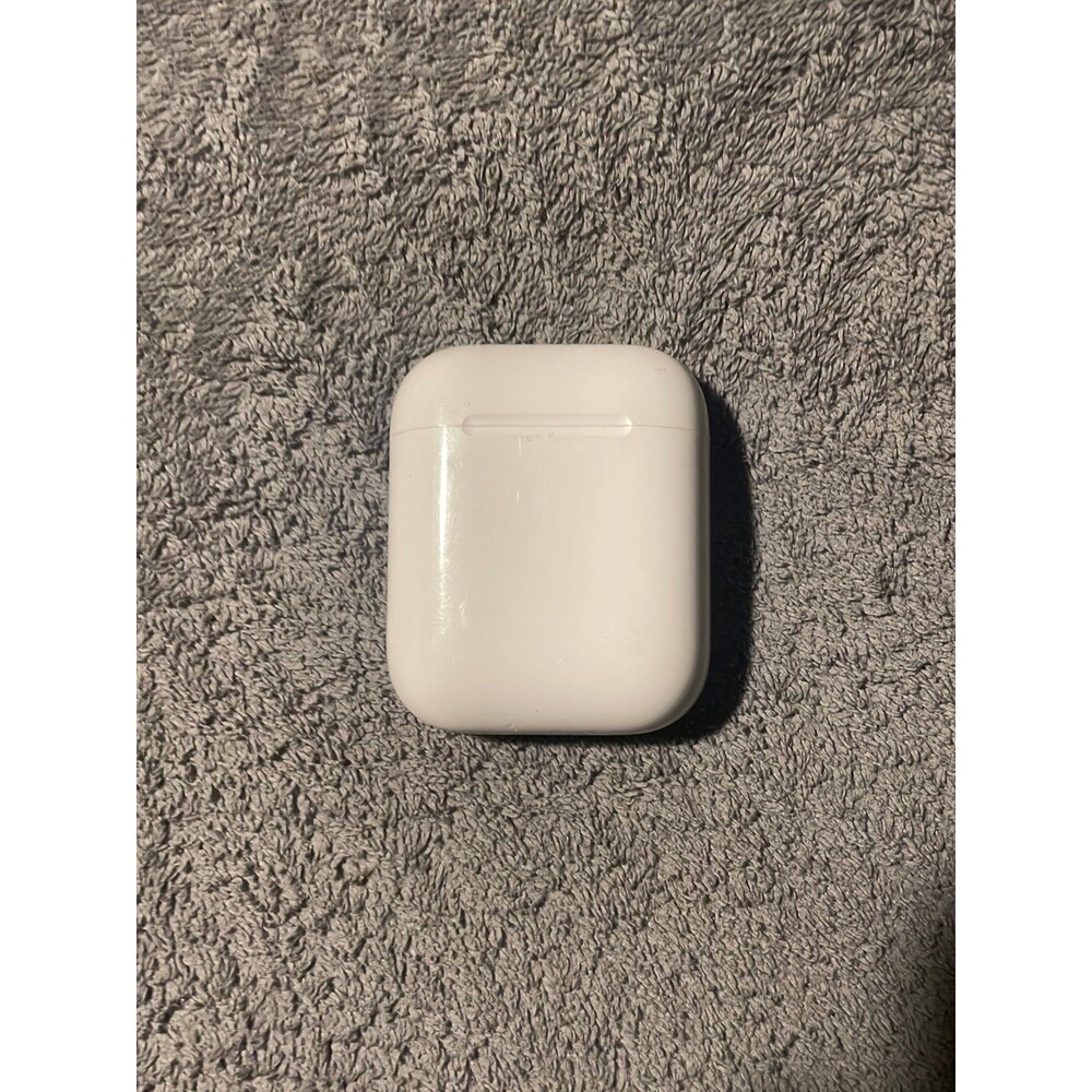 Apple AirPods Charging Case